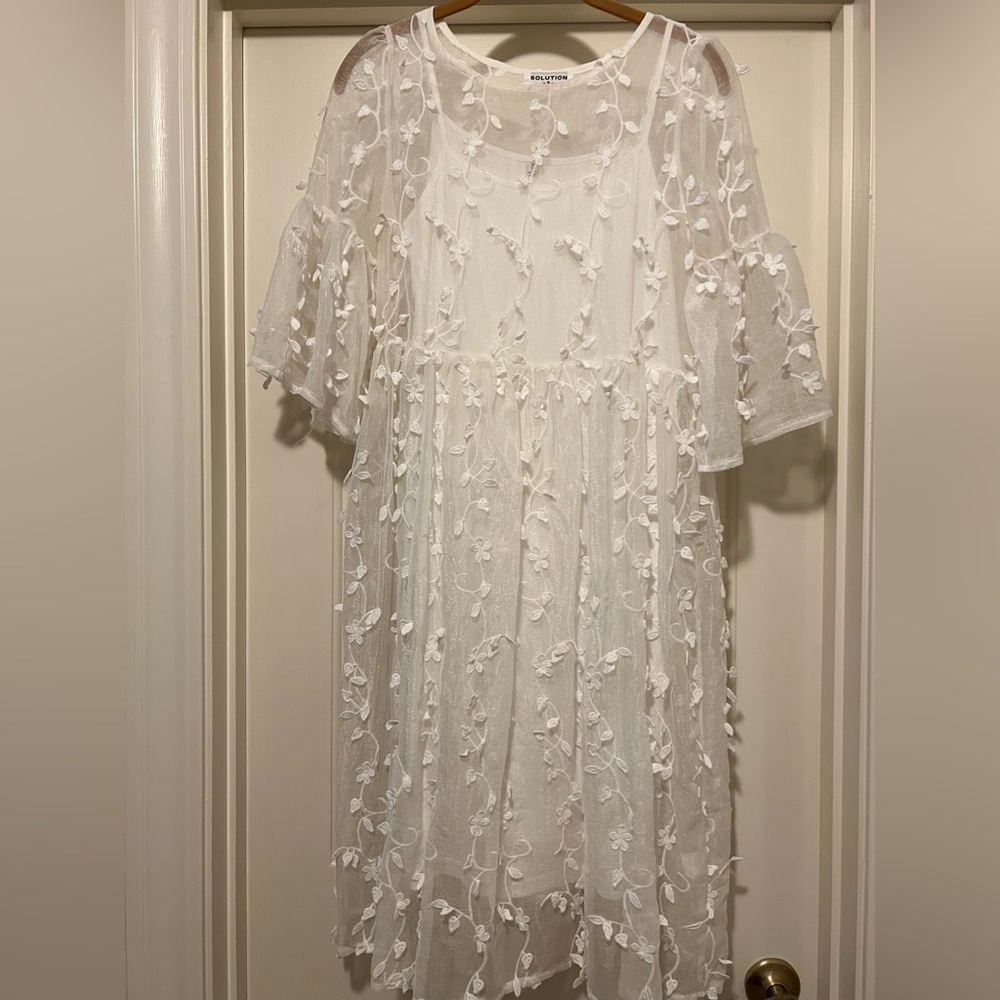 EUC SOLUTION White Embroidered Appliqué Midi Dress - size S